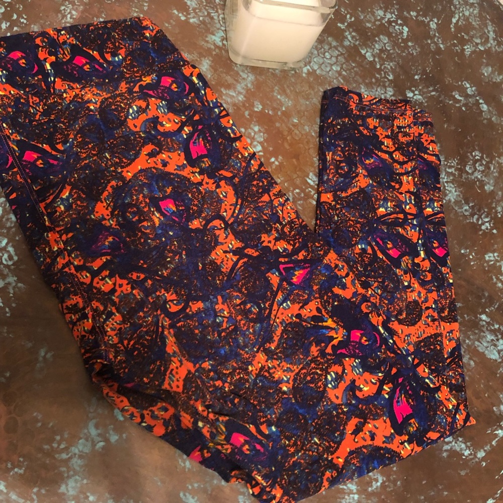 LuLaRoe Tall & Curvy Leggings
